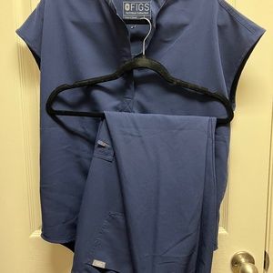 Figs navy scrub set